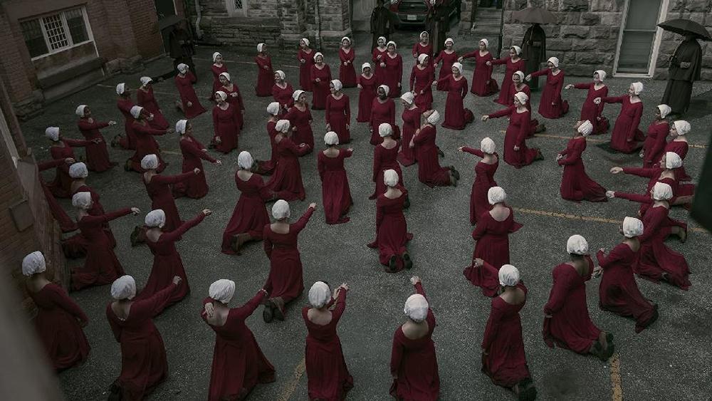 نمایی از قسمت اول فصل دوم «سرگذشت ندیمه»(The Handmaid's Tale)